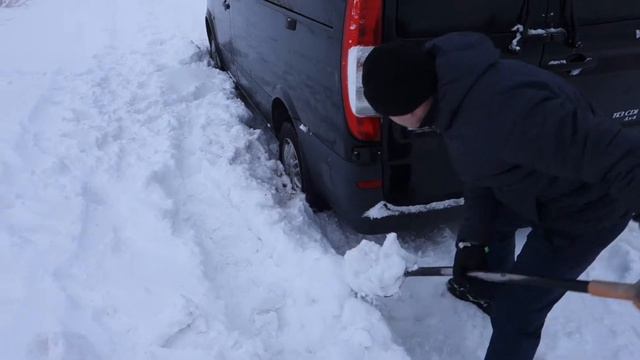 Купил Mercedes Vito 4x4 , Бегу за лопатой! Mercedes Vito W638  вытаскивает полный привод. Это Фиаск