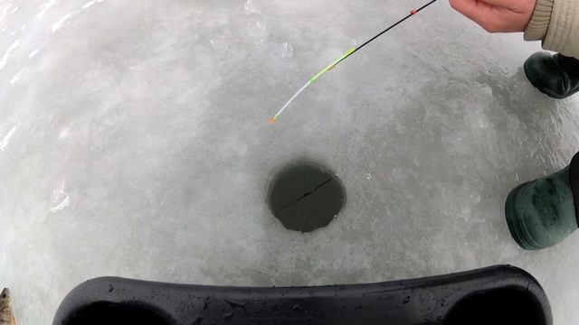 Рыбалка 1000чи поклевок / Ловля окуня Кучурганский лиман смотреть онлайн