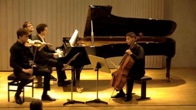 Mozart: Trio K 502 - Allegro смотреть онлайн