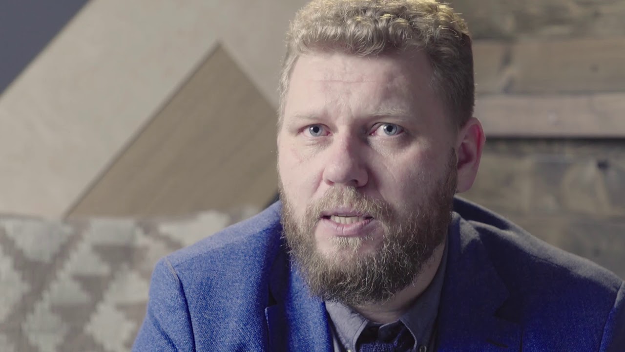 «Я сделал место, где можно смотреть презентацию Apple как футбол» смотреть онлайн