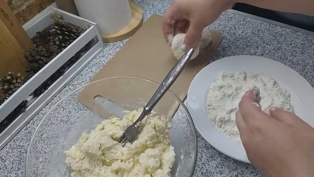 ?Чтобы СЫРНИКИ? не разваливались, попробуйте этот СПОСОБ | как приготовить сырники? смотреть онлайн