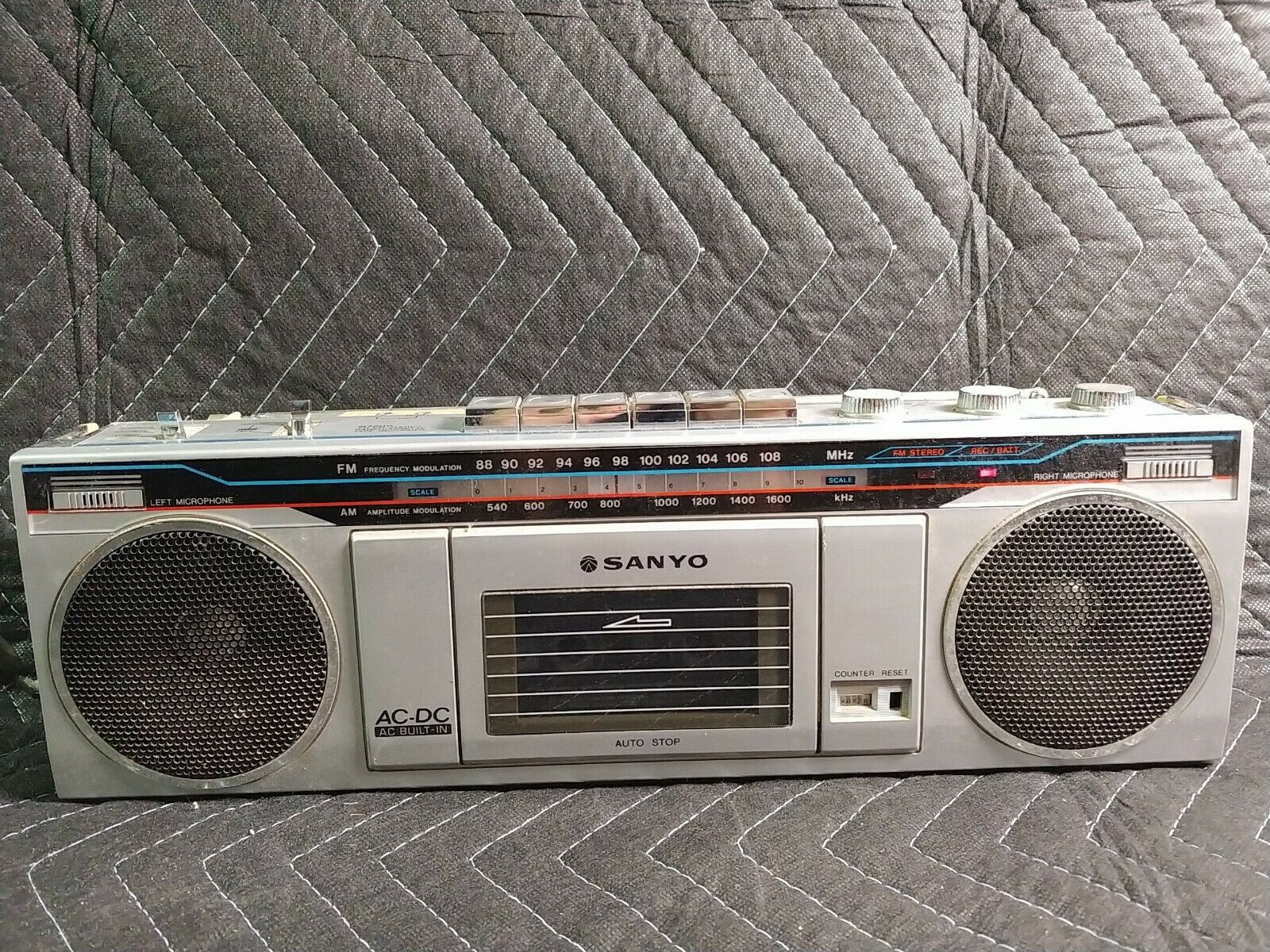 SANYO M7000 Boombox Radio Stereo Cassette Recorder. смотреть онлайн