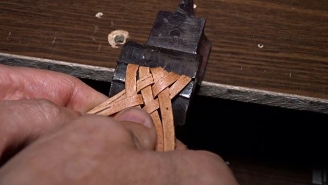 Плетение косички из бересты в 4,6 и более лент. смотреть онлайн
