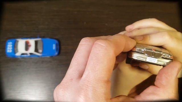 Распаковка игрушечной машинки Лимузин от KINSMART. Unpacking The KINSMART Limousine Toy Car