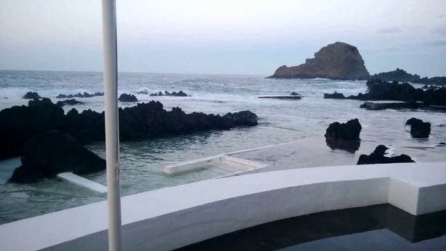 Мадейра. Porto Moniz. Городской типа пляж. смотреть онлайн