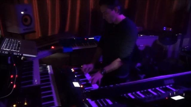 "Strayed Intertwined Thoughts" (Behringer Deepmind12, Yamaha MX49, Korg R3) смотреть онлайн