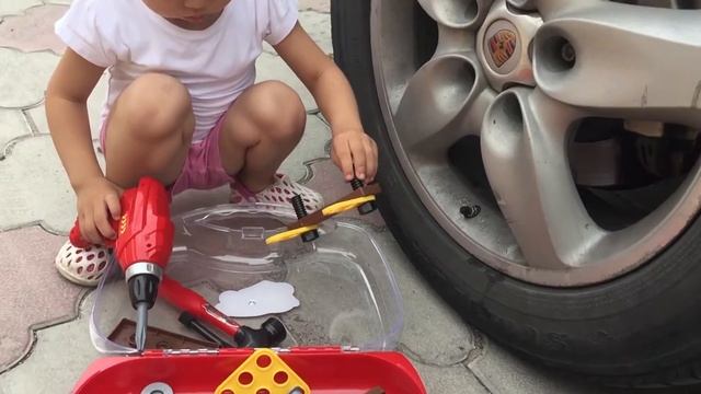 Набор Инструментов от тачки Маквин! Мариям чинит машины! смотреть онлайн