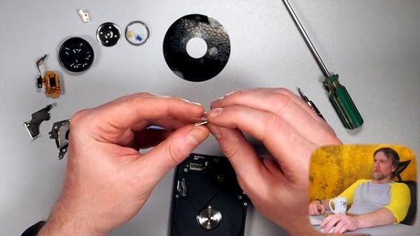 Разбираем HDD от старого нуотбука  Он еще IDE, и всего 20 Гб