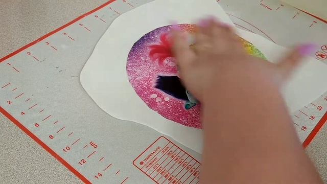 Простое оформление детского торта.Сахарная картинка для декора. смотреть онлайн