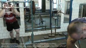 Александр Фёдоров проводит тренировку с Сергеем Нуралиевым.