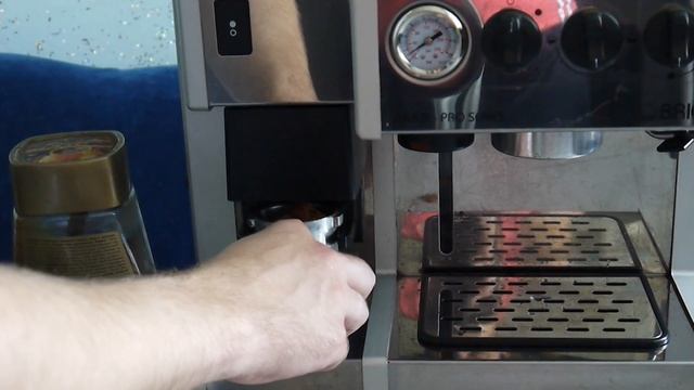 BRIEL EG181A кавоварка з Млинком до кави смотреть онлайн