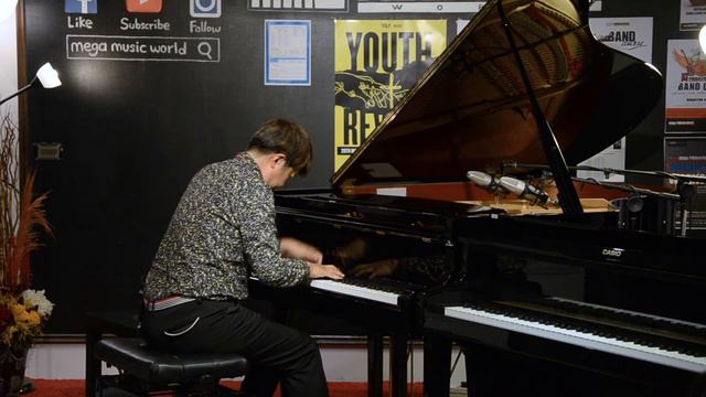 Celviano Grand Hybrid vs Kawai Grand Piano смотреть онлайн
