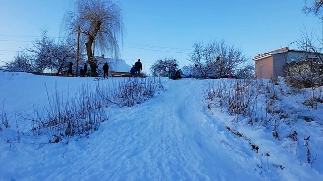 Зима!!! Санки, ледянки ВСЕ НА ГОРКУ смотреть онлайн