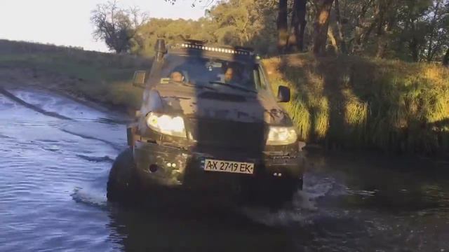 УАЗ переезд через брод смотреть онлайн