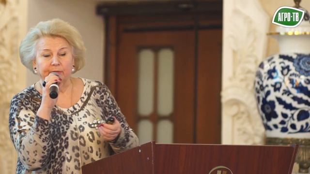 Комбикорм съедает птицу