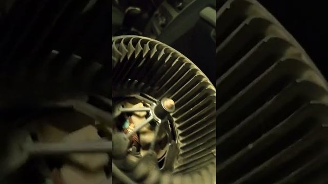 Как правильно снимать моторчик печки отопителя Skoda Octavia A5 смотреть онлайн