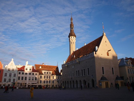 Городская Ратуша в Таллинне. Короткий видеообзор. Короткая история. История достопримечательности. смотреть онлайн
