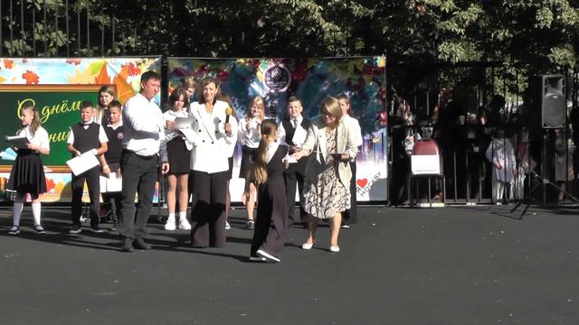 Линейка «День знаний». Школа 3. Классы 2-3. смотреть онлайн