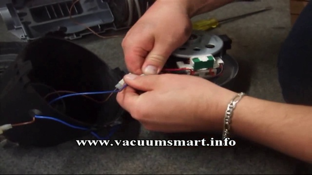 Как заменить двигатель в пылесосе Dyson DC08 смотреть онлайн