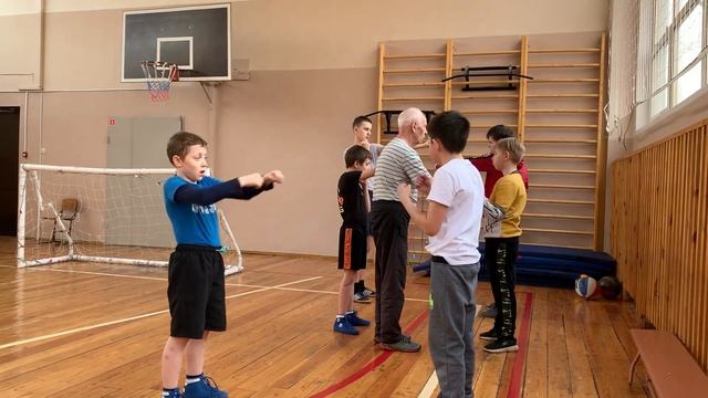 Ускоренный курс самозащиты в лифте. Программа для школьников смотреть онлайн