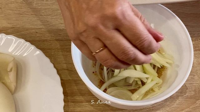 Кальмар в остром маринаде. Эта закуска готовится заранее. смотреть онлайн