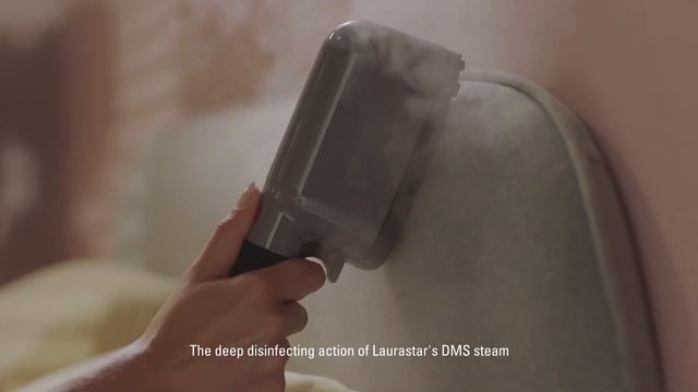 Laurastar IZZI Plus hygienic steamer for garments & other objects смотреть онлайн
