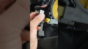 замена шлейфа и клаксонов Мазда Демио