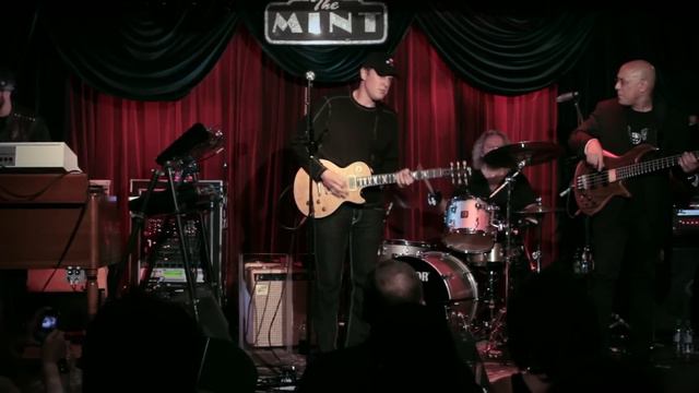 Guitar Center's Blues Masters 2013 Joe Bonamassa - Someday After Awhile смотреть онлайн