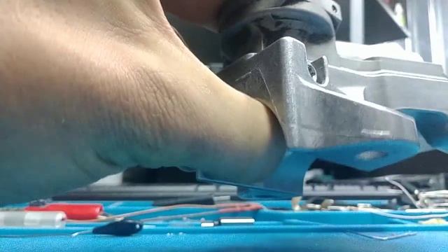 как снять защелку руля Mercedec Vito Sprinter W639 W906 Elv