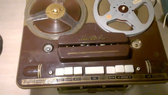 Реверсивный ламповый магнитофон МГ 56. Обзор часть 1. USSR old revers reel to reel MG-56. Part 1. смотреть онлайн
