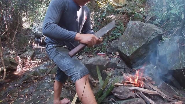 Cooking in the forest, Com Lam Grilled meat смотреть онлайн