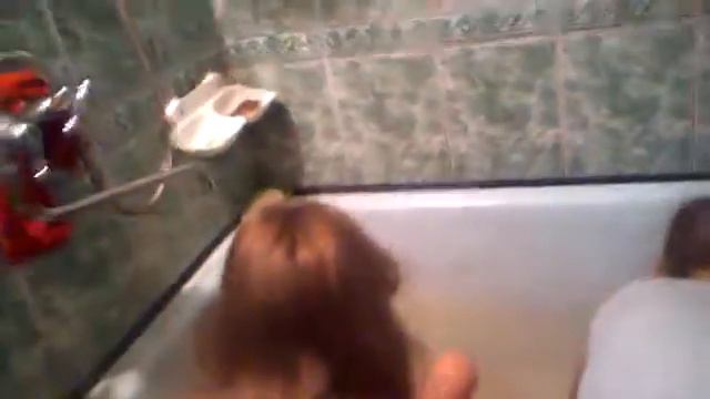 Купаем детишек перед сном. Приятного просмотра. смотреть онлайн