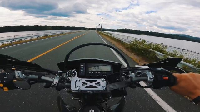 2022 Suzuki DRZ400SM, Cloudy Causeway Run смотреть онлайн