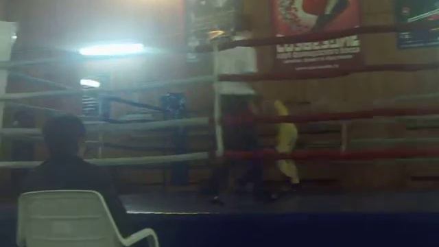 Макс и Глеб, быстрый бой, сломанный нос и разбитая нога.