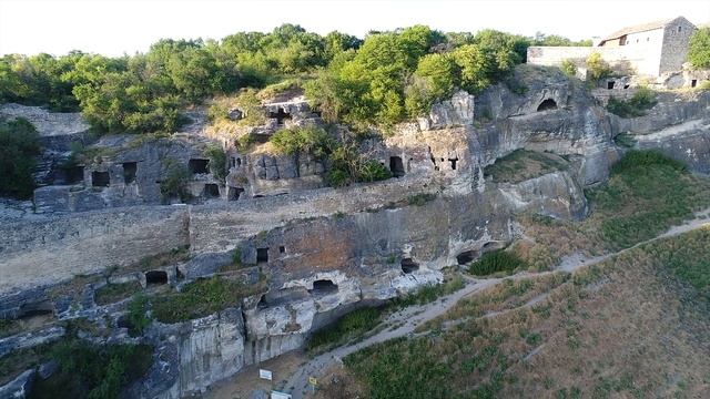 Крым. Чуфут-Кале. Пещерный город. Видео 4К / Cremea. Chufut-Kale. Cave city смотреть онлайн