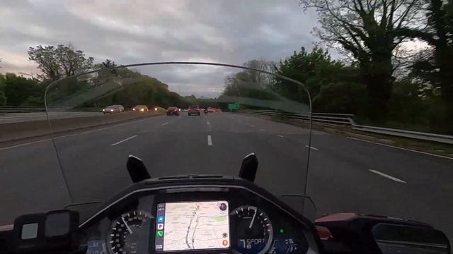 HONDA GOLDWING DCT VS HARLEY DAVIDSON DYNA - EPIC RUN смотреть онлайн