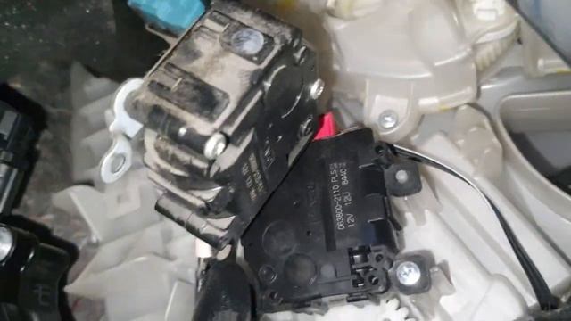 LEXUS B1453 LOCATION Air outlet damper control servomotor driver. смотреть онлайн