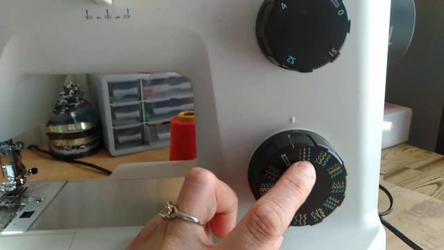 COUDRE LE CUIRE ET LES ÉPAISSEURS RAPIDE 1000 points \ minute #necchi q132a смотреть онлайн