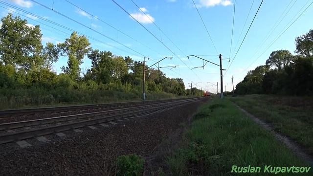 ЭД4-007 с электропоездом Белгород-Ржава на подходе к станции Ржава. смотреть онлайн