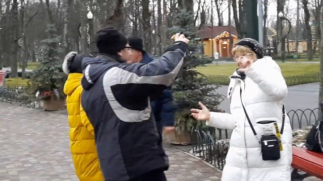 ДВЕ ЧАШКИ КОФЕ НА СТОЛЕ смотреть онлайн