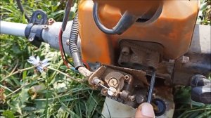 Триммер  сам набирает обороты.