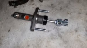 Главный цилиндр сцепления износ