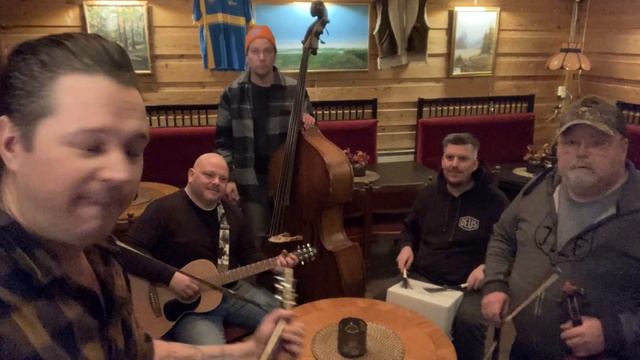 Daddy Sang Bass-Fredagsbitn смотреть онлайн