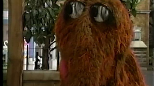 Sesame Street - Big Bird Wants a New Name (Part 1) смотреть онлайн