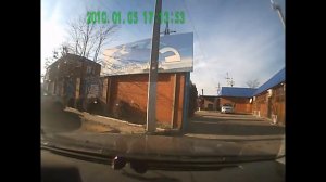 Люди купаются в одежде