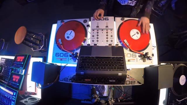 Astro AVL presents Roland DJ-99 & TT-99 by KRZA смотреть онлайн