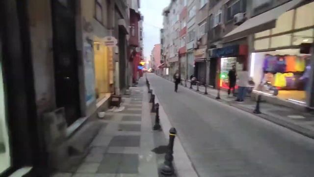 Прогулка по азиатской части Стамбула. KADİKOY. Смотрим на архитектуру, улицы, кафешки, магазинчики. смотреть онлайн