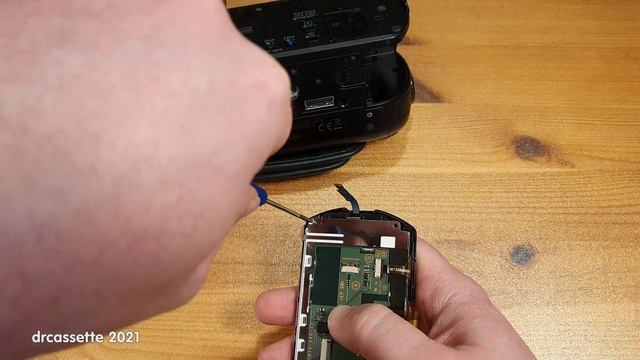 Replacing the LCD screen of a Sony HDR-SR11 camcorder смотреть онлайн
