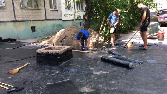 Укладка подкладочного слоя еврорубероида на крышу бойлерной смотреть онлайн