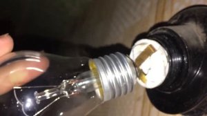 Перегорает лампочка при включении